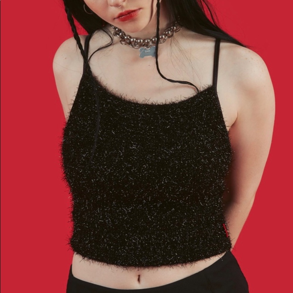 UNIF Tai Top